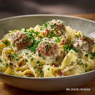 Schnelles Familienessen Pasta mit Rahmso&szlig;e und saftigen Hackb&auml;llchen