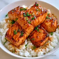Lachs Bowl mit Teriyaki-Glasur