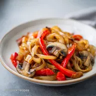 Schupfnudelpfanne mit Paprika und Pilzen